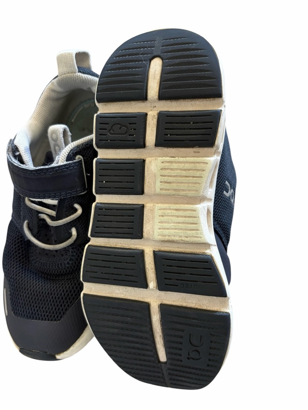 On Kids Lightweight Navy and White Sneaker with Easy-Fasten
Strap Size K11 - Picture 3 of 4